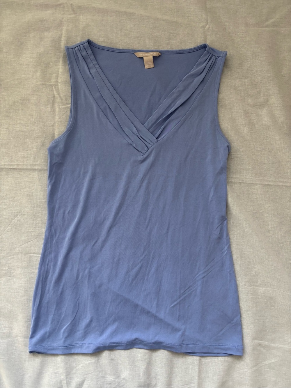 Banana Republic V-Neck Sleeveless Tank in Periwinkle